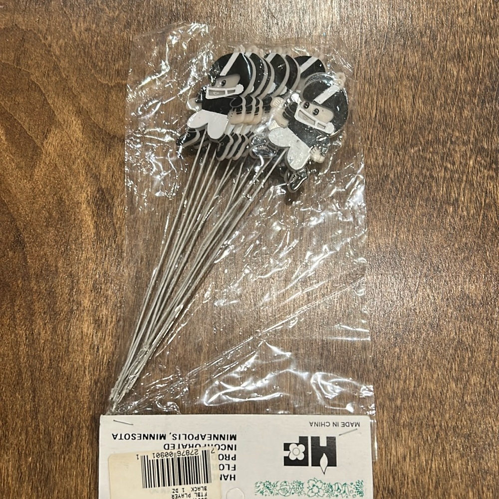Homecoming White & Black FOOTBALL player charms / trinkets (12) mums & Garters
